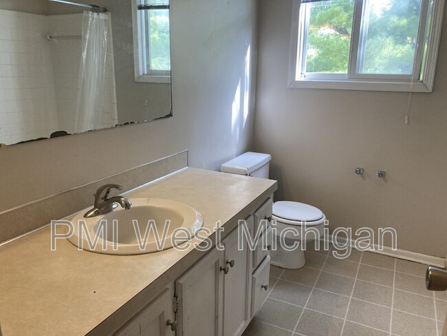 Building Photo - 214 Grand Manor Dr