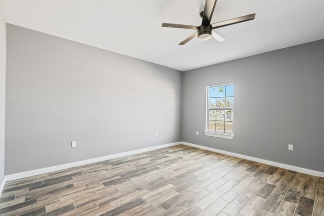 Building Photo - 601 Ave V