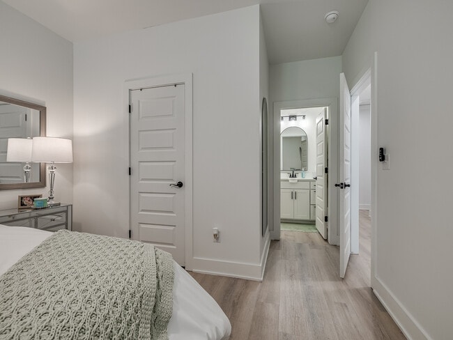 Building Photo - 1644 N Leverett Ave