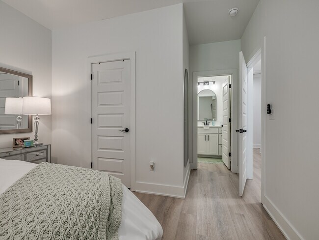 Building Photo - 1670 N Leverett Ave