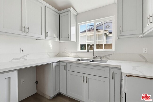 Building Photo - 2163 W 27th St