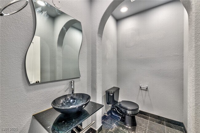 Building Photo - 8129 Pacific Cove Dr