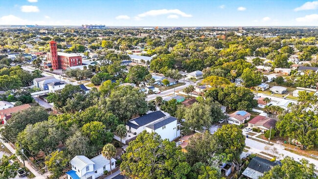 Building Photo - 1734 W Cherry St