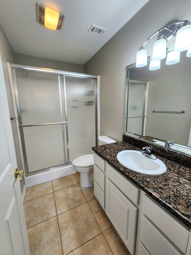 Building Photo - 2/2 Home in Lakeview Villas!