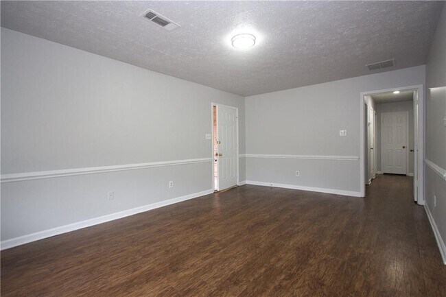 Building Photo - 3252 Inez Dr