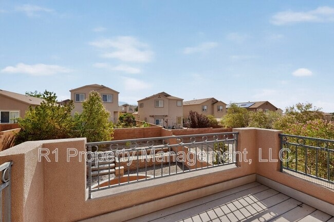 Building Photo - 2323 Margarita Dr SE