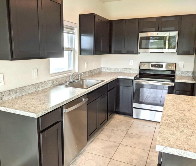 Building Photo - 604 Lychee Ln