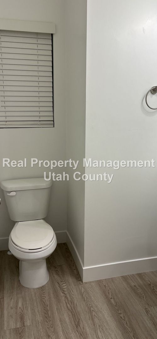 Building Photo - Pet Friendly Townhome