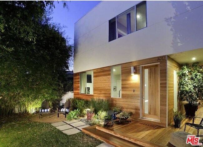 Building Photo - 3012 Yale Ave