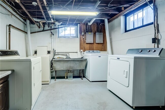 Building Photo - 38 Cornell St
