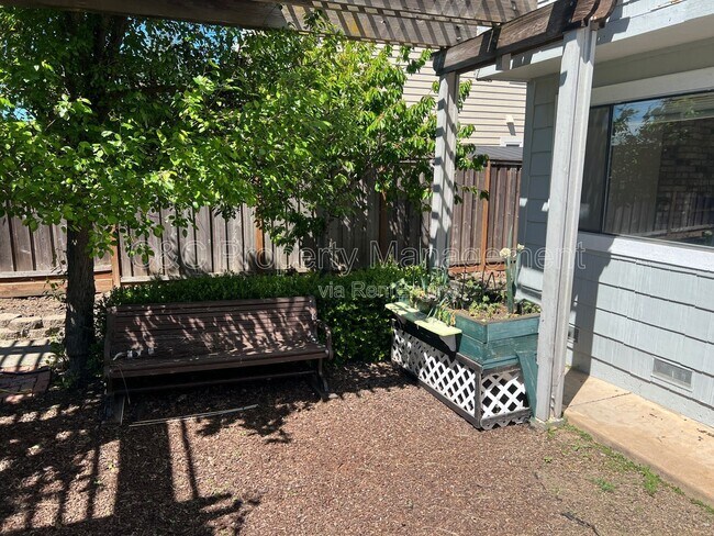 Building Photo - 293 Saybrook Way