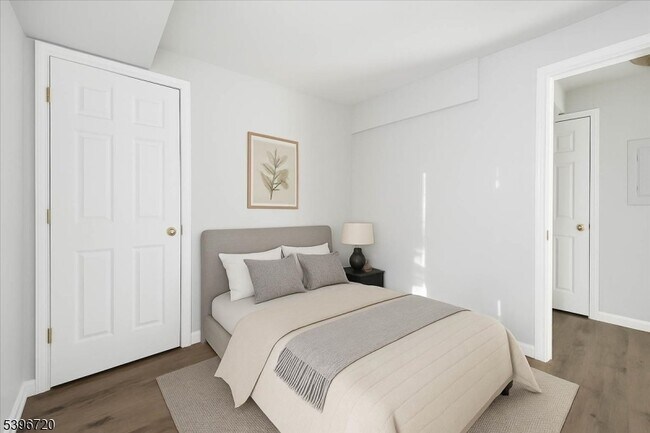 Building Photo - 89 Main St