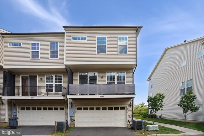 Building Photo - 8944 Dahlgren Ridge Rd