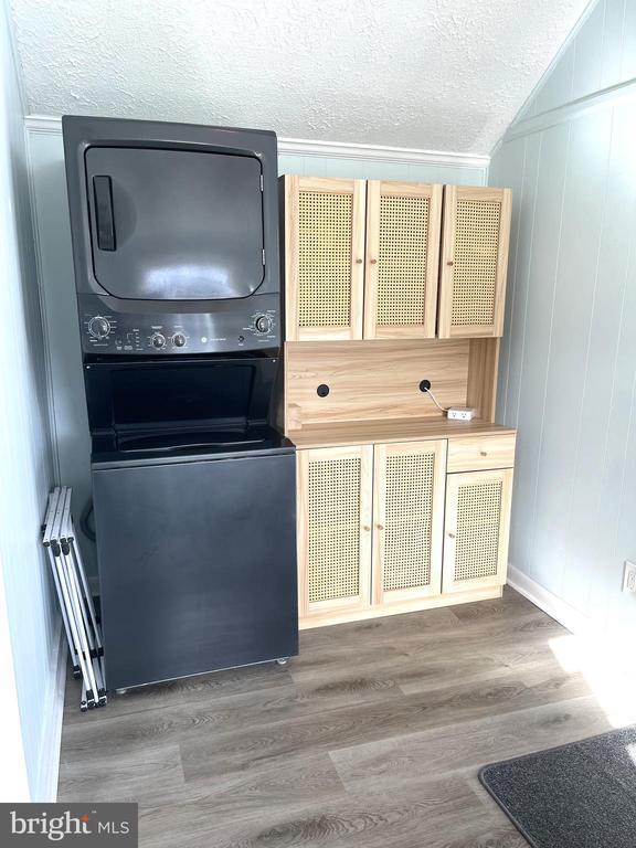 Building Photo - 221 Madison St