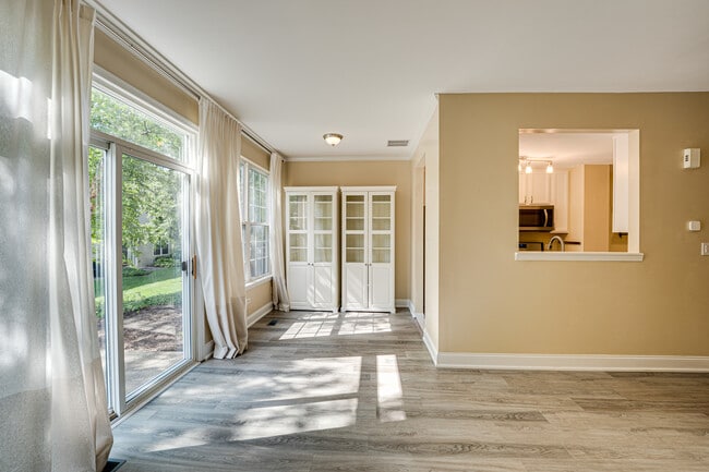 Building Photo - 2855 Vernal Ln