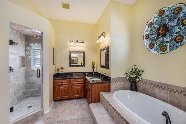 Building Photo - Beautifully updated Pool Home!!