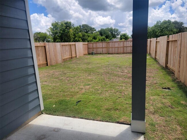 Building Photo - 10109 Spring Branch Trail