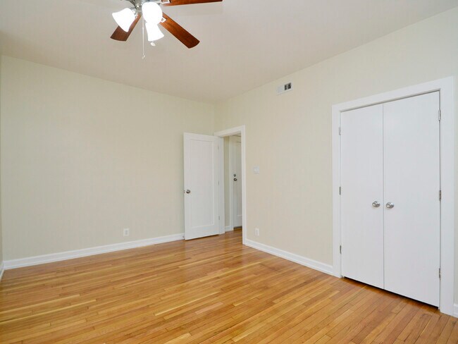 Building Photo - 4212 N Pulaski Rd