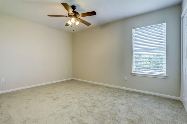 Building Photo - 18626 Each Elm Way