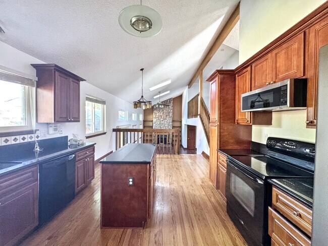 Building Photo - 18203 E Berry Dr