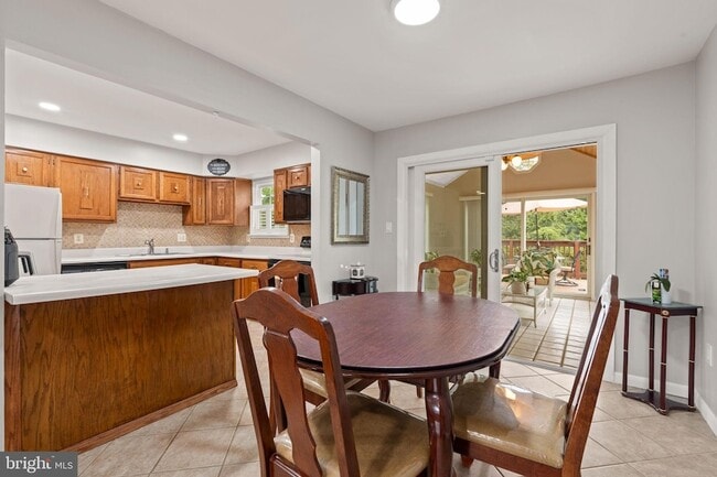 Building Photo - 5590 Neddleton Ave