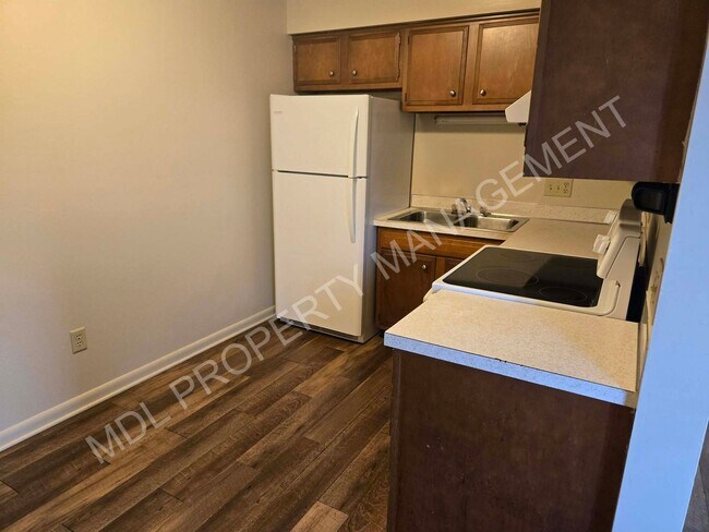 Building Photo - 3295 Ramond St