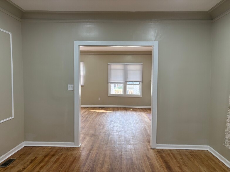 Building Photo - 2536 Calvert St