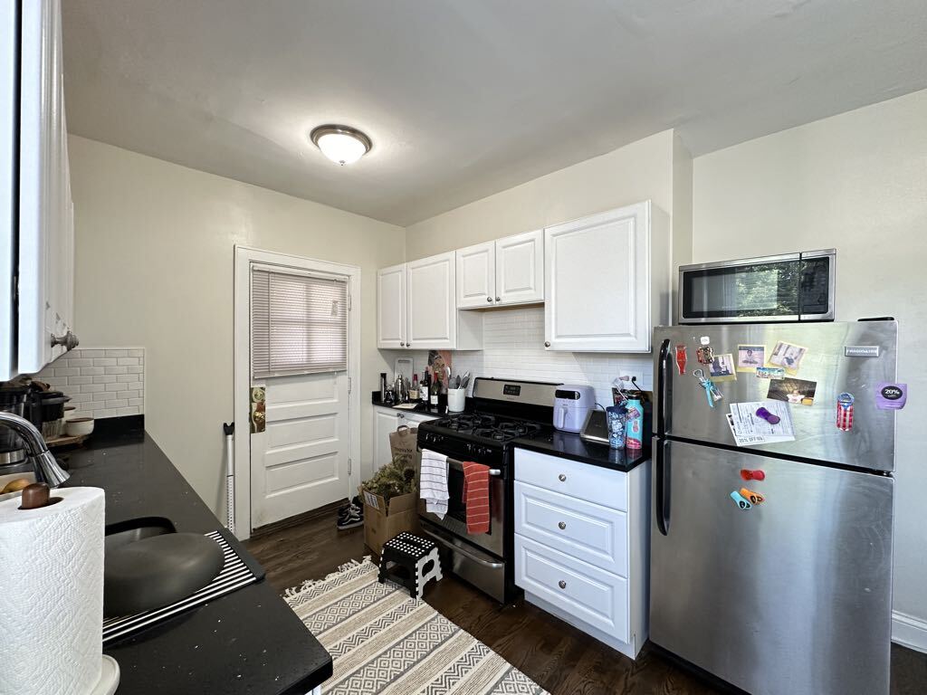Building Photo - 3819.5 N Greenview Ave