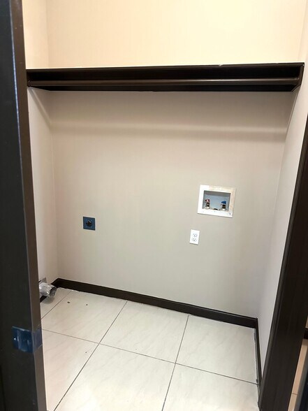 Building Photo - 537 Wild Rose Ln