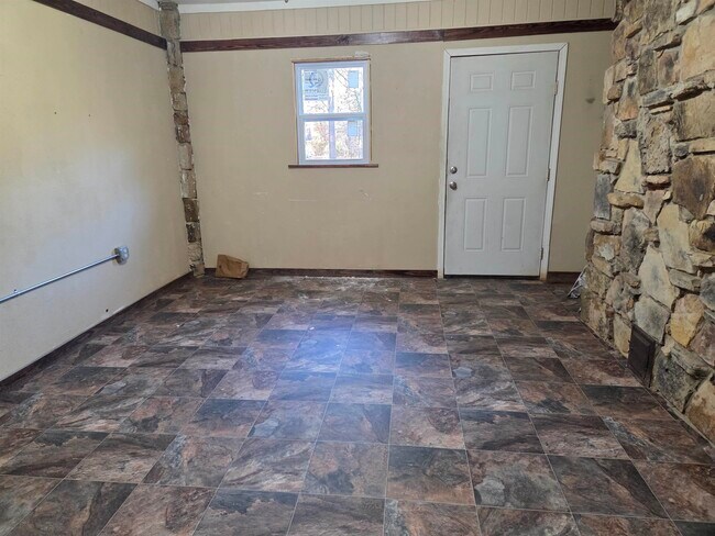 Building Photo - 156 Pottawattamie Dr