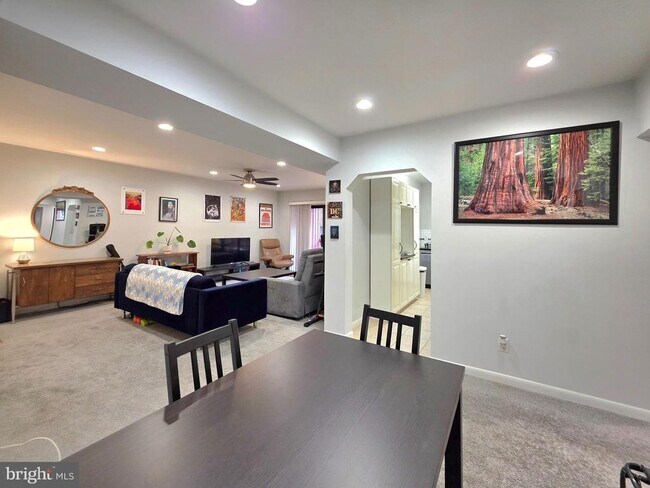 Building Photo - 2700 Dartmouth Rd