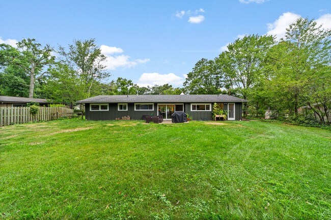 Building Photo - Fantastic 4-Bedroom with Updated Kitchen &...