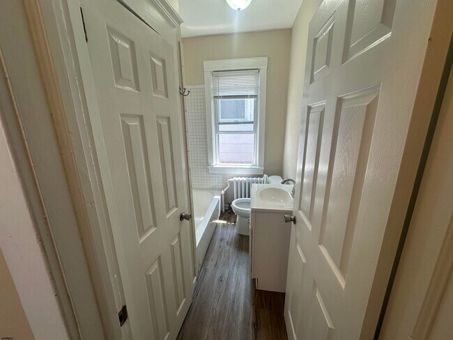 Building Photo - 9 N Rosborough Ave