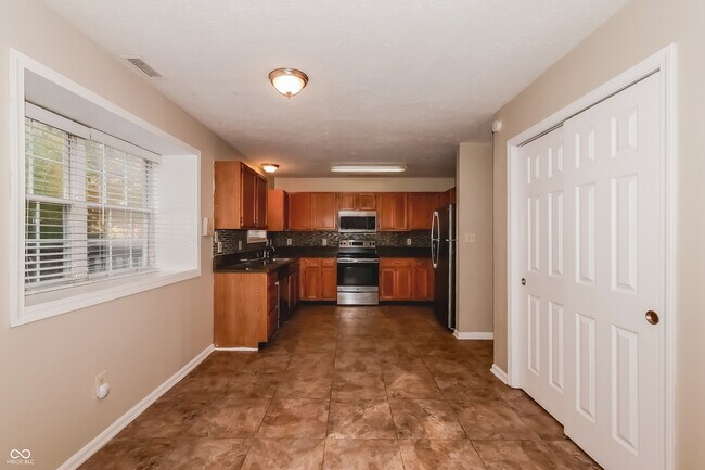 Building Photo - 1202 Pine Mountain Way