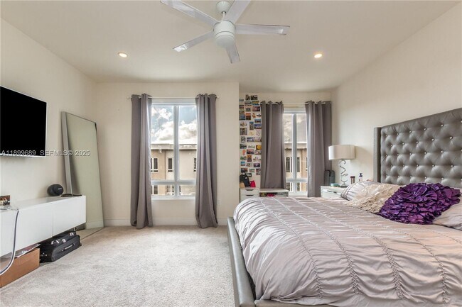 Building Photo - 10245 NW 63rd Terrace