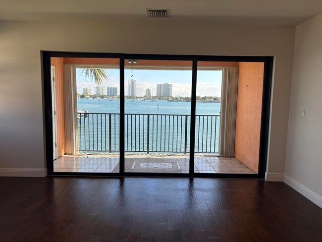 Building Photo - 360 Wilma Cir