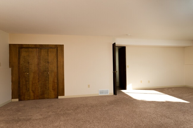 Building Photo - Modern Duplex for rent near Wandermere