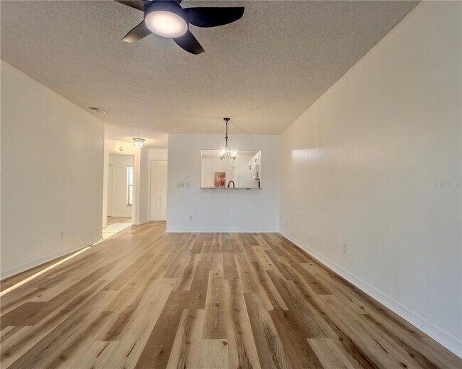 Building Photo - 1807 Garden Lake Dr