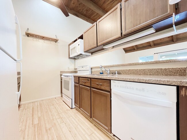 Building Photo - Spacious 3/2 in Kaneohe with Tropical Views