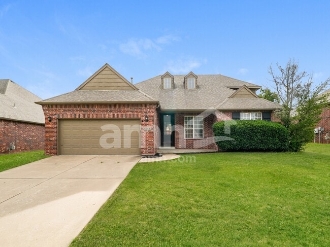Building Photo - 3016 N Ironwood Ave