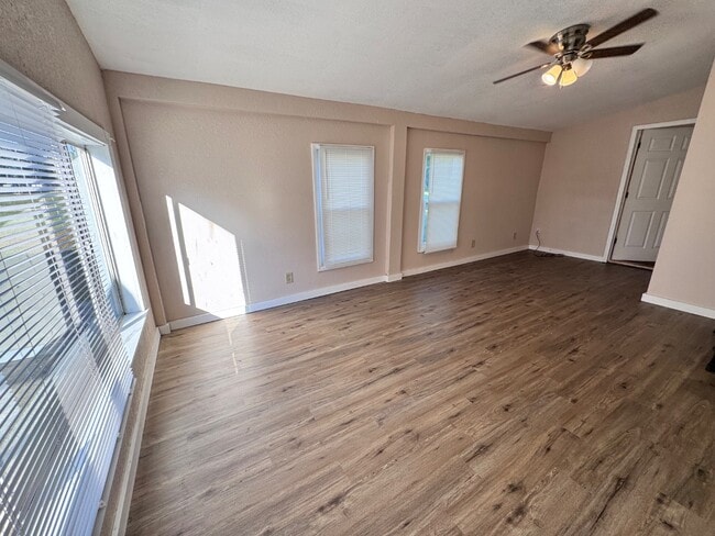 Building Photo - 341 E Henry St