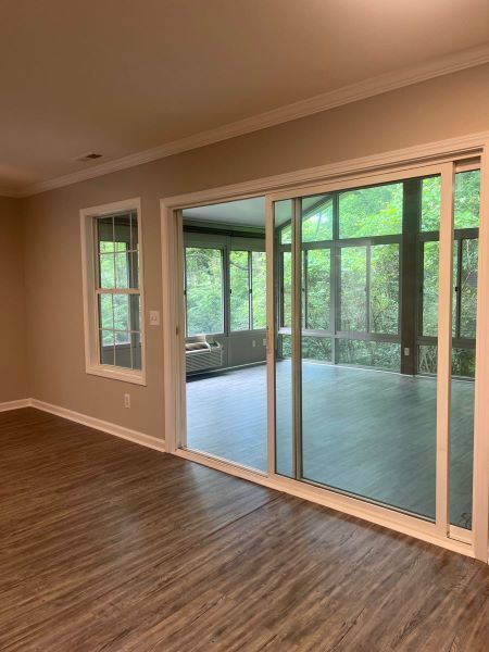 Building Photo - Recently renovated 3bd/2ba townhome in Ced...
