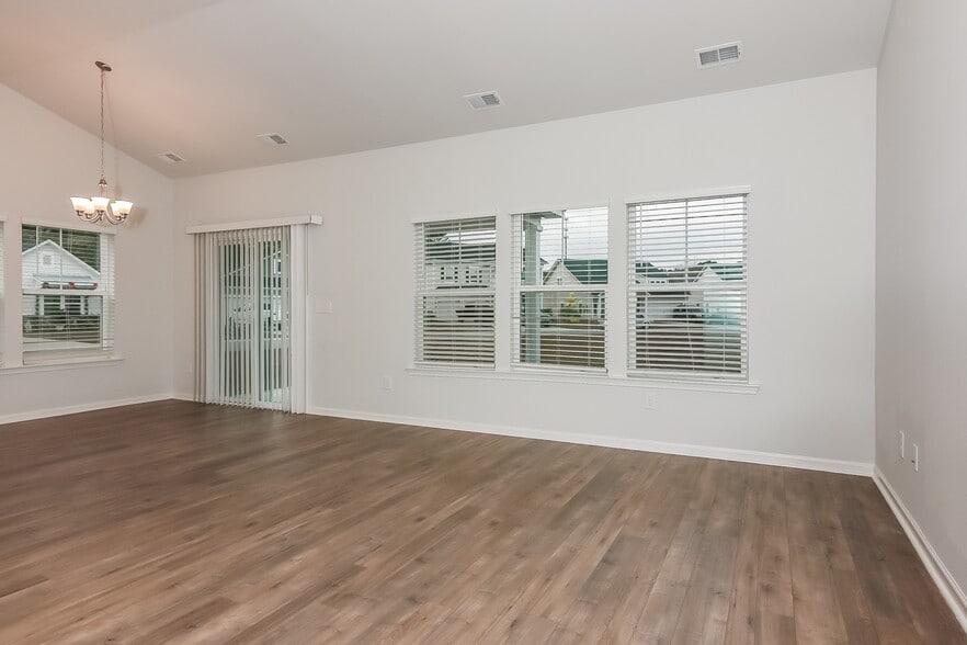 Building Photo - 476 Craigflower Ct