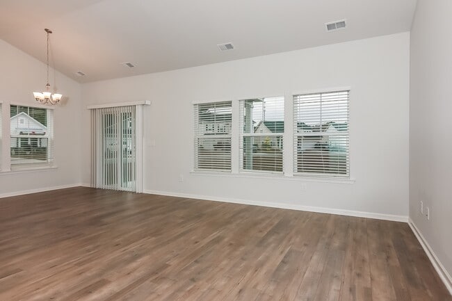 Building Photo - 476 Craigflower Ct