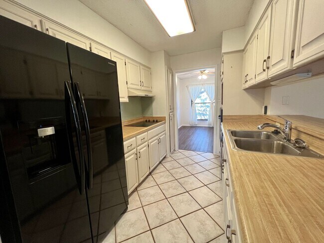 Building Photo - 9100 Tourney St