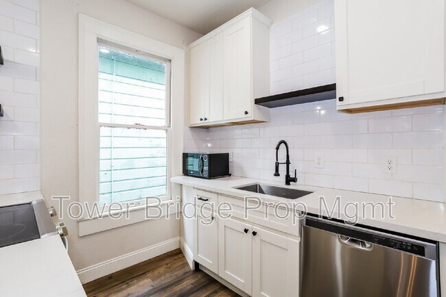 Building Photo - 1106 G St