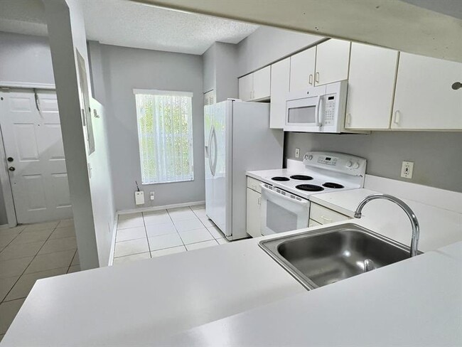 Building Photo - 109 SW 96th Ave