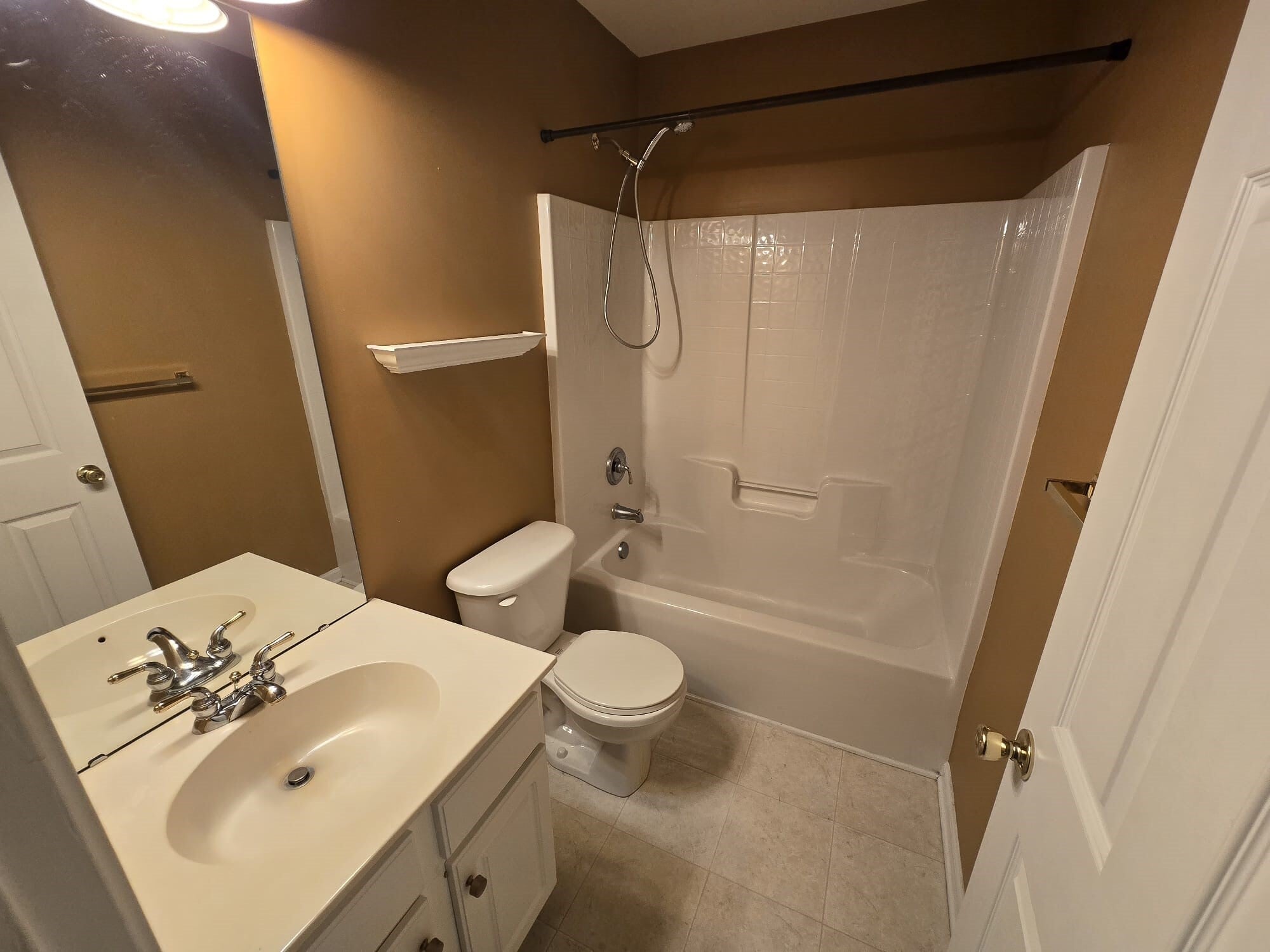 2nd full bath on 2nd floor in hallway - 5429 Werburgh St