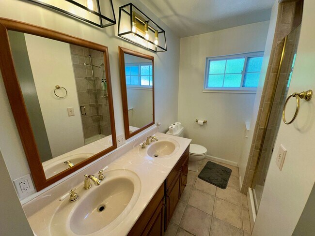 Building Photo - Stunning 4 Bedroom 3 Bathroom House with a...