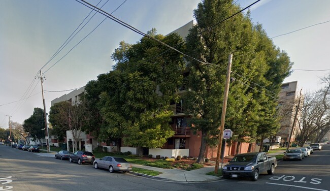 Building Photo - 1320 N Monroe St